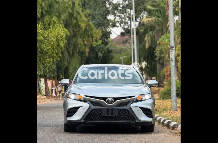 FOREIGN USED 2019 TOYOTA CAMRY SE - 1/5