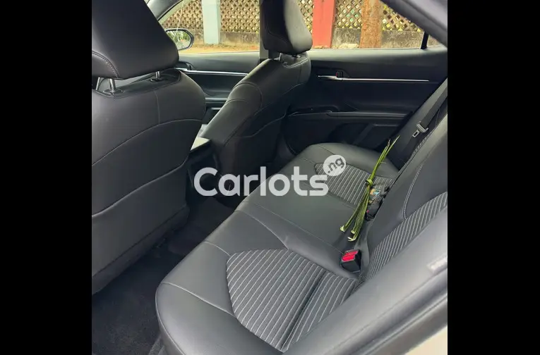 FOREIGN USED 2019 TOYOTA CAMRY SE - 3/5