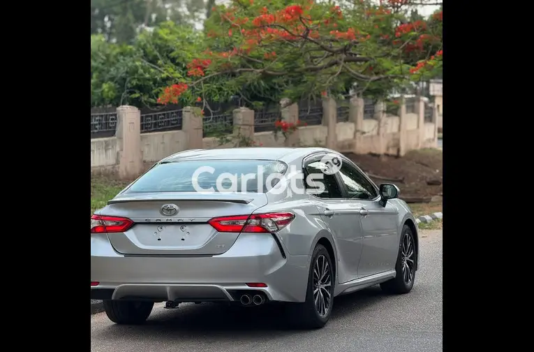 FOREIGN USED 2019 TOYOTA CAMRY SE - 4/5