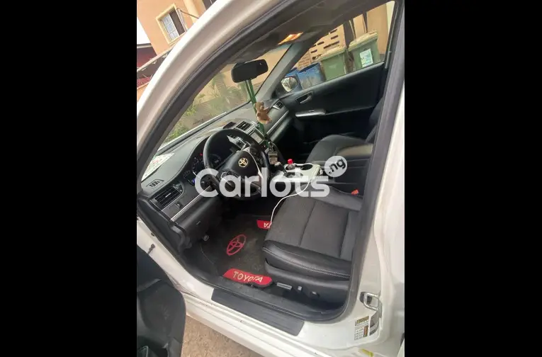 Pre-Owned 2012 Toyota Camry Sport - 2/5