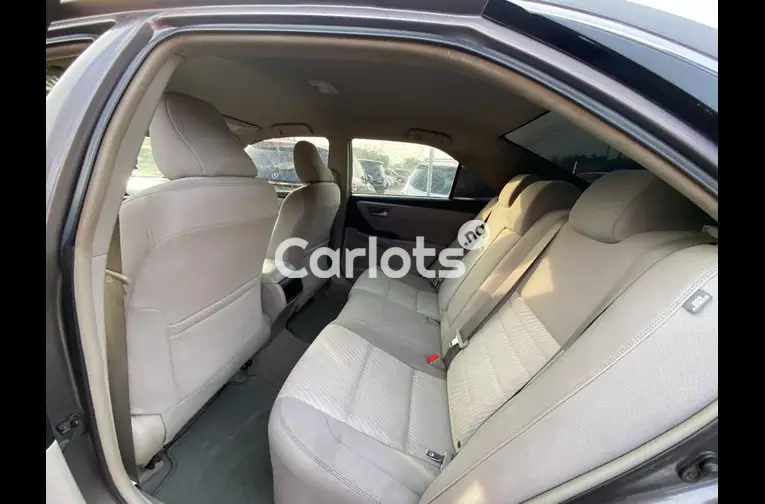 FOREIGN USED 2017 TOYOTA CAMRY XLE - 4/5