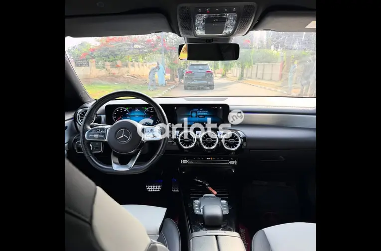 2022 MERCEDES BENZ CLA200 AMG TRIM - 3/5