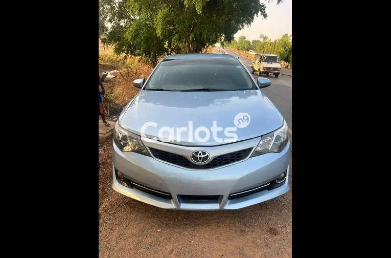 2013 TOYOTA CAMRY SE