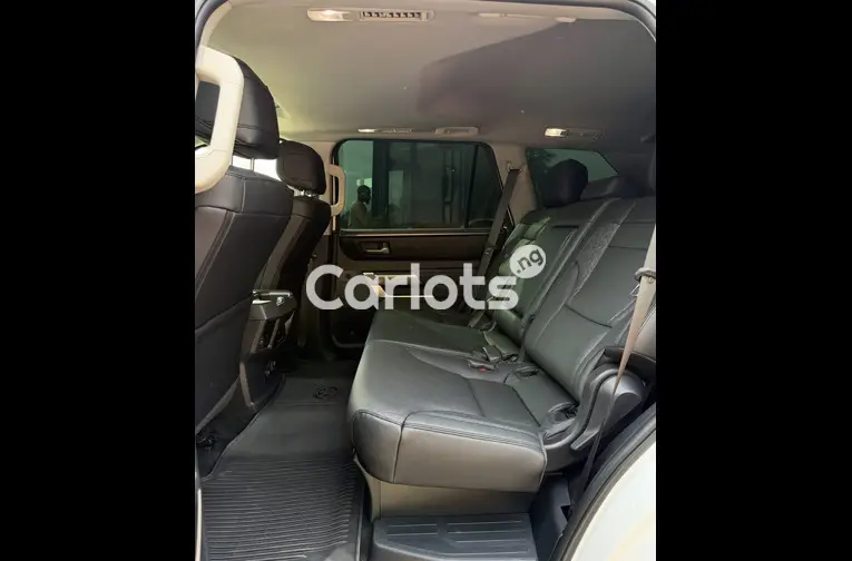 2024 TOYOTA SEQUOIA - 3/5