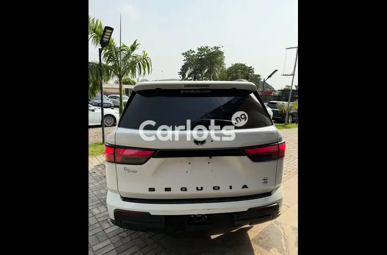 2024 TOYOTA SEQUOIA - 5/5