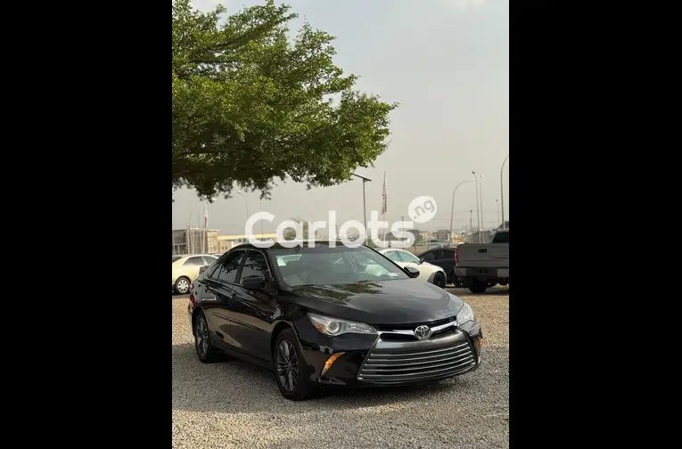 FOREIGN USED 2016 TOYOTA CAMRY SE - 1/5