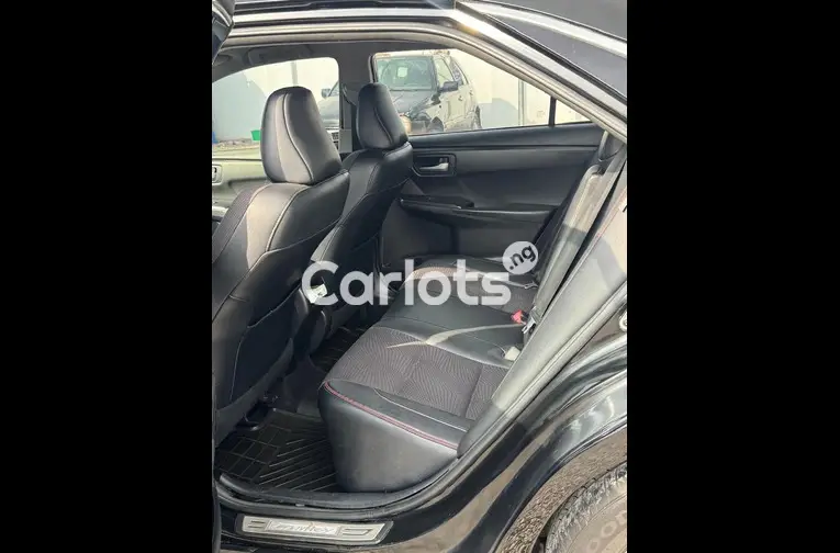 FOREIGN USED 2016 TOYOTA CAMRY SE - 3/5