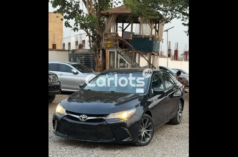 FOREIGN USED 2015 TOYOTA CAMRY XSE - 1/5