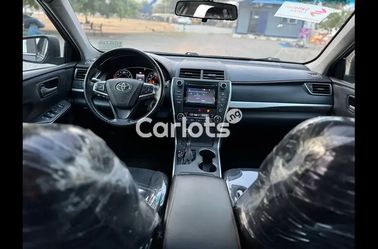 FOREIGN USED 2015 TOYOTA CAMRY XSE - 2/5