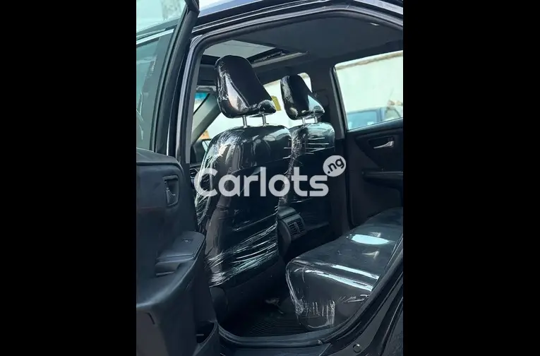 FOREIGN USED 2015 TOYOTA CAMRY XSE - 3/5