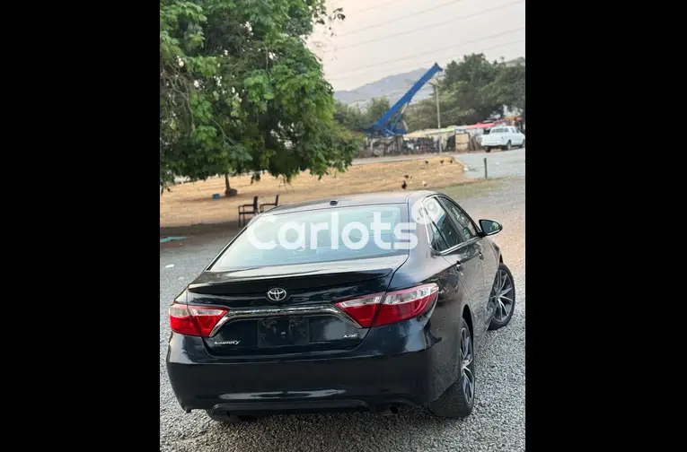FOREIGN USED 2015 TOYOTA CAMRY XSE - 4/5