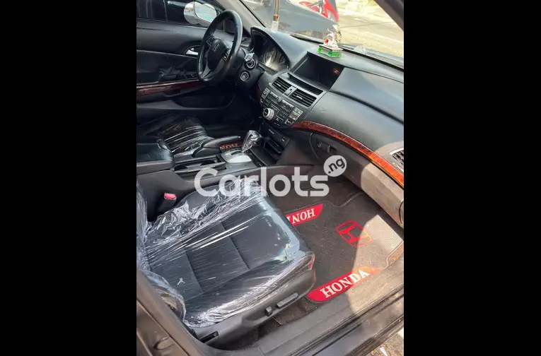 Clean Registered 2012 Honda Crosstour AWD - 2/5