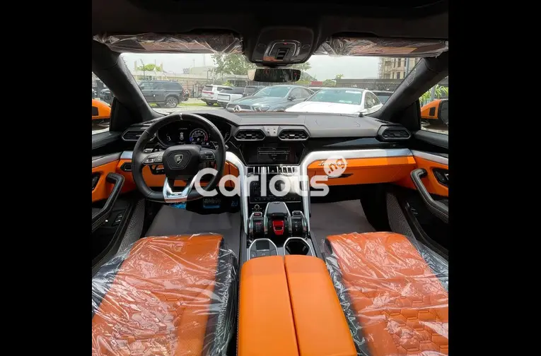 2021 LAMBORGHINI URUS WITH VIP SEATS - 2/5
