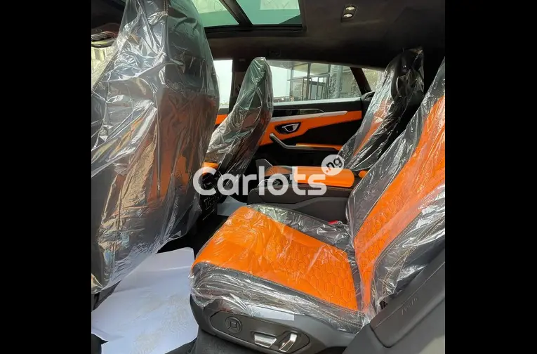2021 LAMBORGHINI URUS WITH VIP SEATS - 3/5