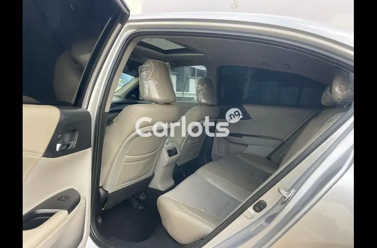 FOREIGN USED 2013 KEYLESS HONDA ACCORD FULL OPTION - 3/5