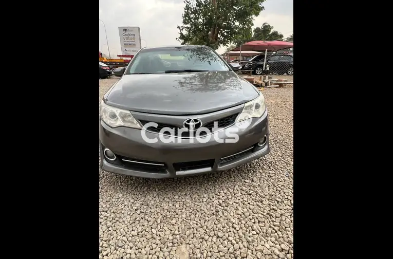 DISTRESS SALE 2013 TOYOTA CAMRY - 1/5