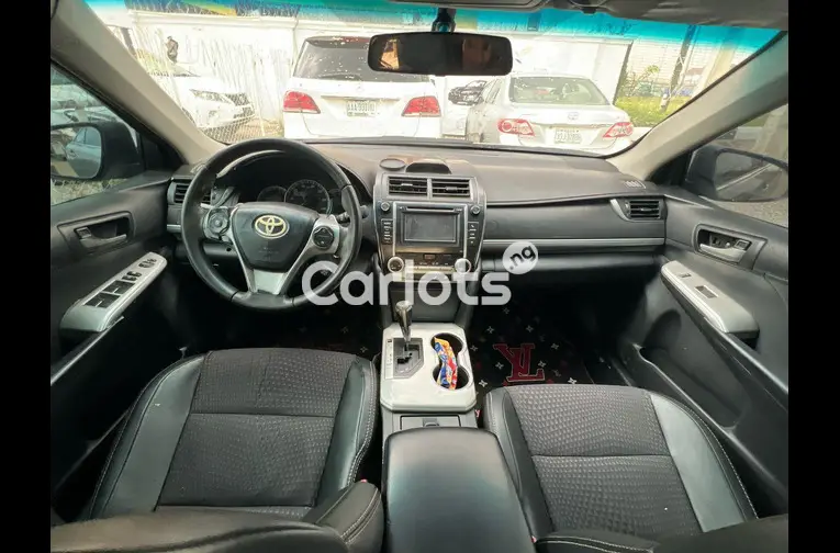 DISTRESS SALE 2013 TOYOTA CAMRY - 2/5