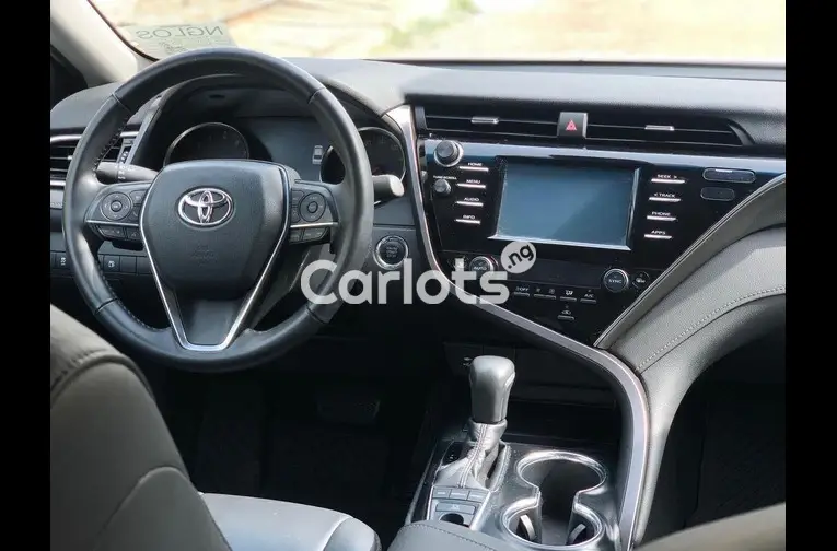 FOREIGN USED 2018 TOYOTA CAMRY XSE - 2/5