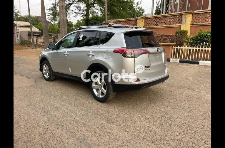 FOREIGN USED 2018 TOYOTA RAV4 XLE - 5/5