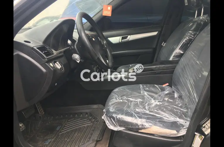 Distress sales 2010 Mercedes Benz C300 - 2/5