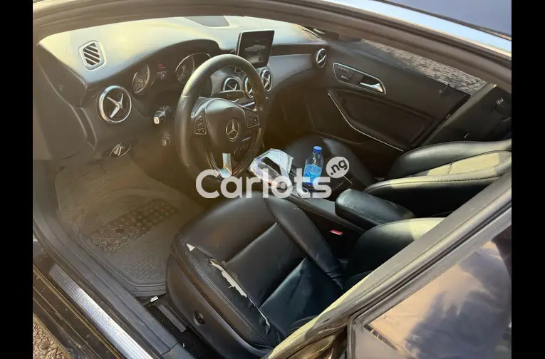 DISTRESS SALE SHARP 2015 MERCEDES BENZ CLA250 FULL OPTION - 4/5