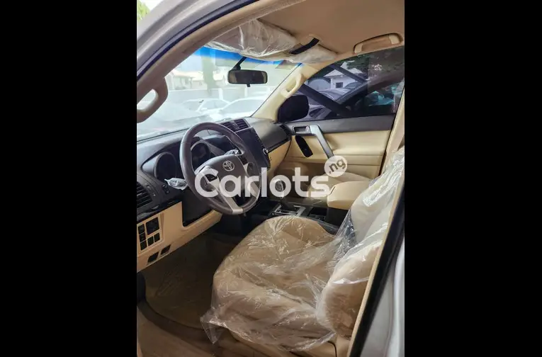 CLEAN USED BELGIUM STANDARD 2017 TOYOTA PRADO - 2/5