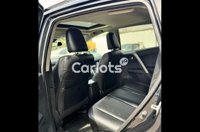 2018 TOYOTA RAV4 XLE AWD - 4/5