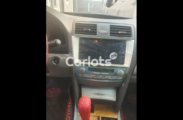 Clean 2008 Toyota Camry XLE V6 Full Option - 2/5