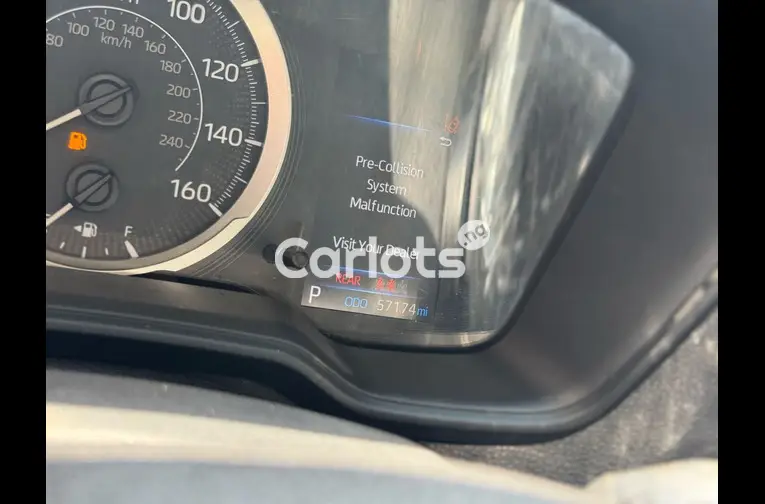 TOYOTA COROLLA 2020 - 2/5