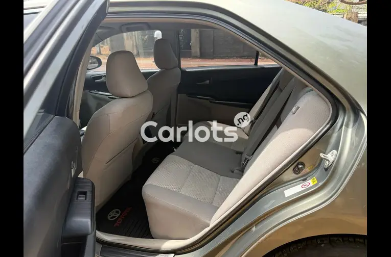 2013 TOYOTA CAMRY LE - 2/5