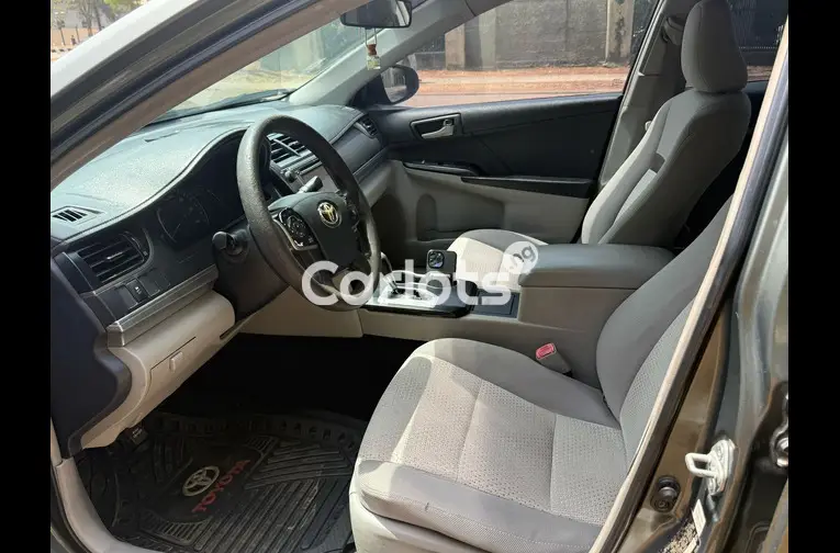 2013 TOYOTA CAMRY LE - 4/5