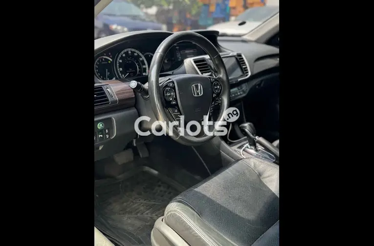 2016 HONDA ACCORD FULL OPTION - 2/5