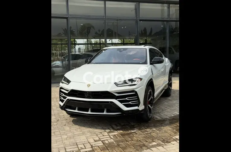 LAMBORGHINI URUS WITH VIP SEATS - 1/5