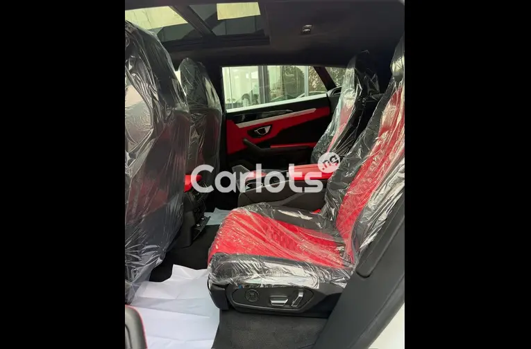 LAMBORGHINI URUS WITH VIP SEATS - 3/5