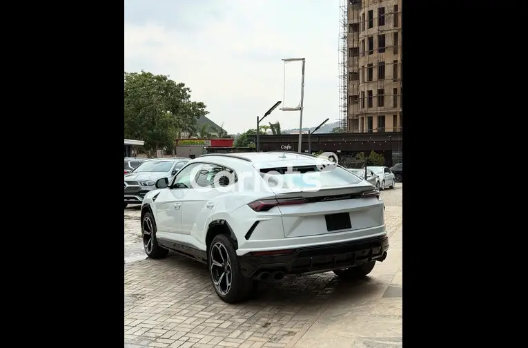 LAMBORGHINI URUS WITH VIP SEATS - 4/5