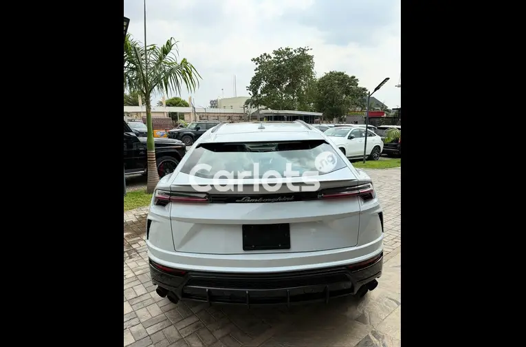 LAMBORGHINI URUS WITH VIP SEATS - 5/5