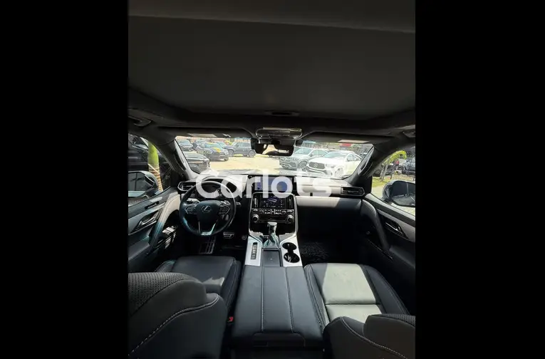BRAND NEW 2023 LEXUS LX600 - 2/5