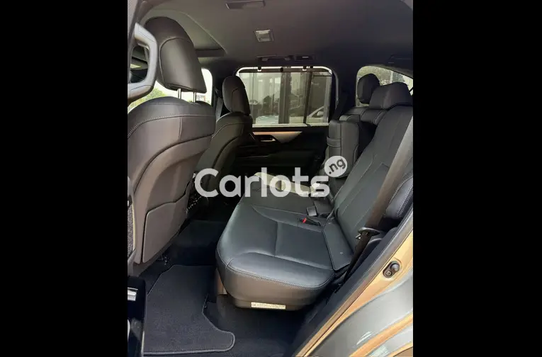 BRAND NEW 2023 LEXUS LX600 - 3/5