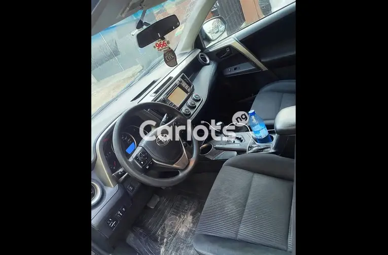 TOKS Standard 2015 Toyota RAV4 LE AWD - 2/5
