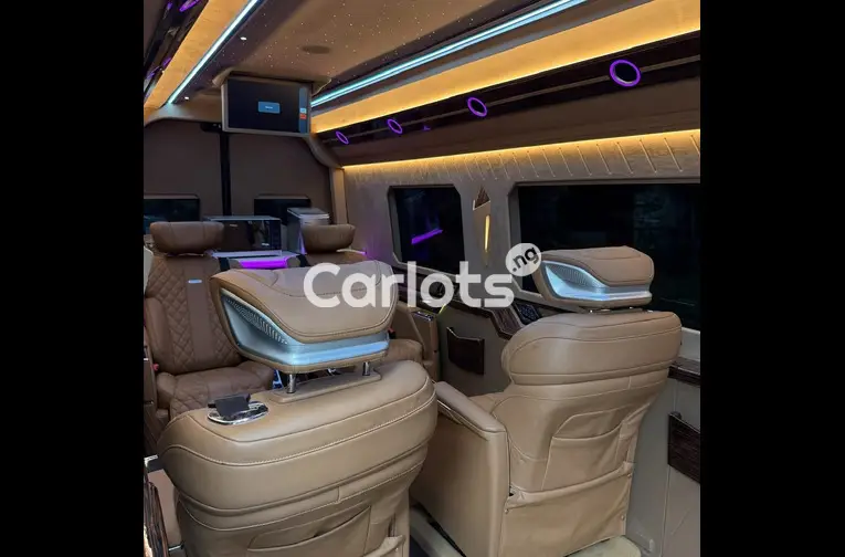 BRAND NEW 2022 MERCEDES BENZ FULL LUXURY SPRINTER - 4/5