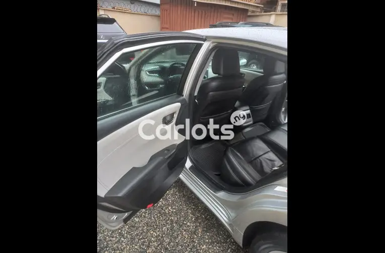 Neatly Used 2013 Toyota Avalon XLE V6 Full Option - 3/5