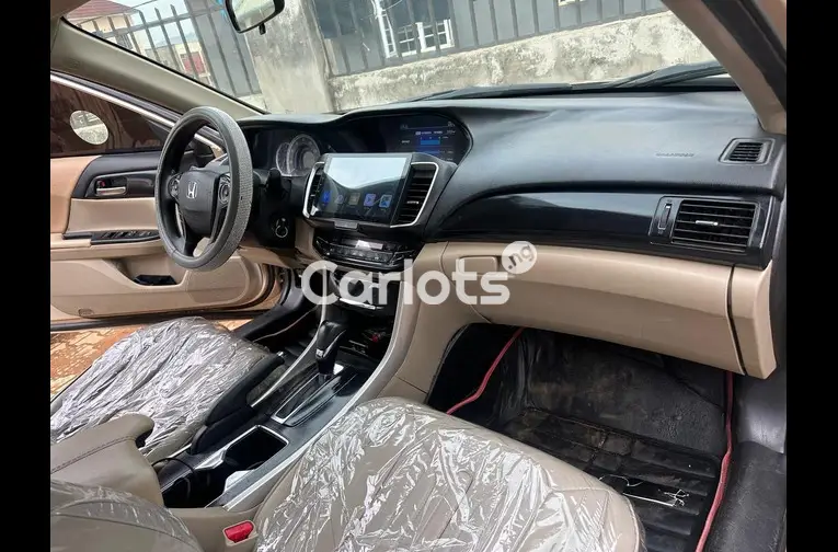 DISTRESS SALE 2017 HONDA ACCORD - 2/5