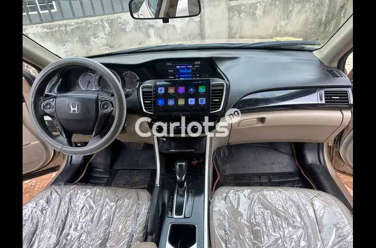 DISTRESS SALE 2017 HONDA ACCORD - 3/5