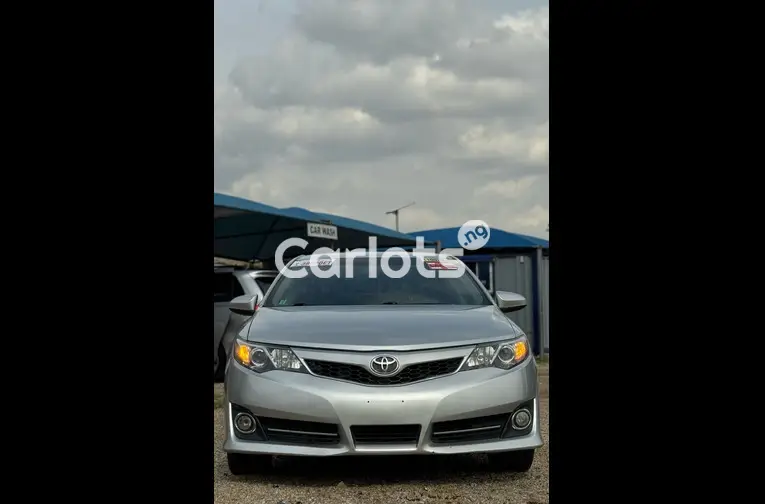 FOREIGN USED 2012 TOYOTA CAMRY SE