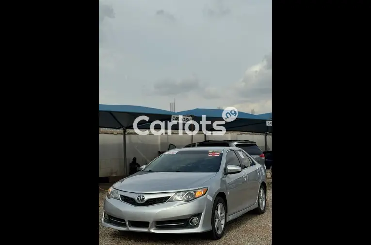 FOREIGN USED 2012 TOYOTA CAMRY SE - 2/5