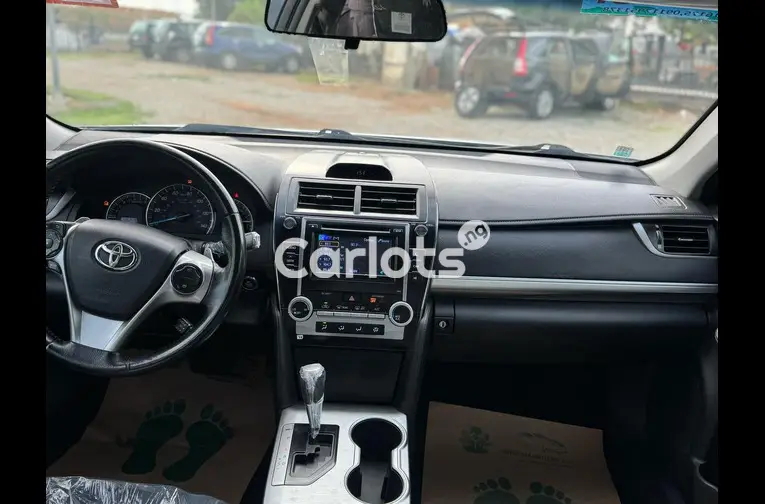 FOREIGN USED 2012 TOYOTA CAMRY SE - 3/5