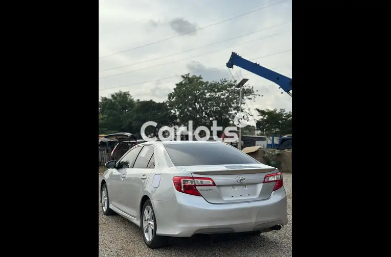 FOREIGN USED 2012 TOYOTA CAMRY SE - 5/5