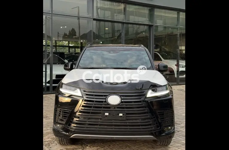 BRAND NEW 2023 LEXUS LX600 - 2/5