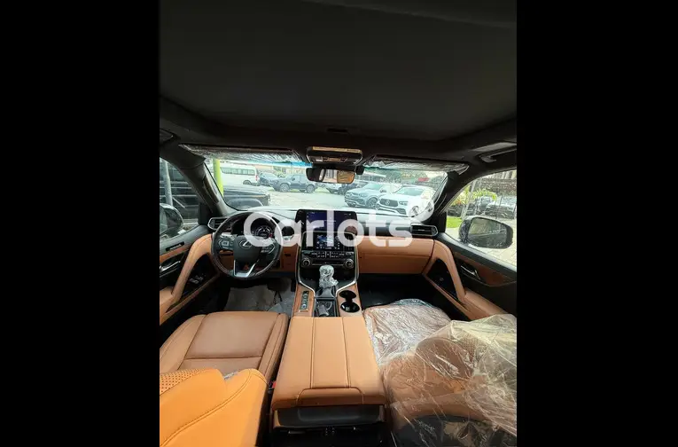 BRAND NEW 2023 LEXUS LX600 - 3/5