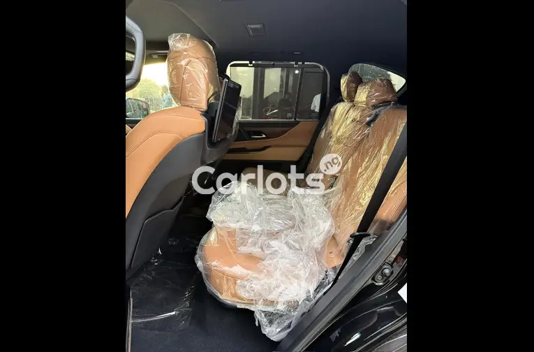BRAND NEW 2023 LEXUS LX600 - 4/5